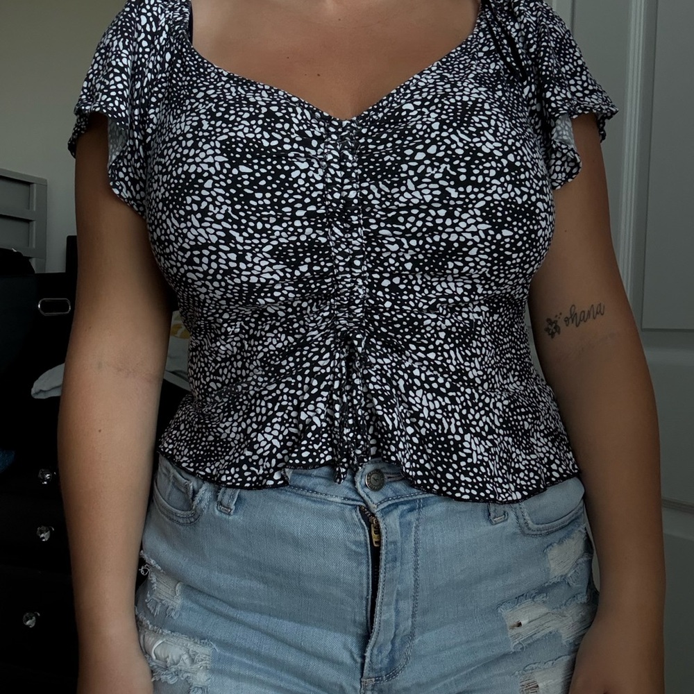 Black and White Flutter Sleeve Ruched Blouse